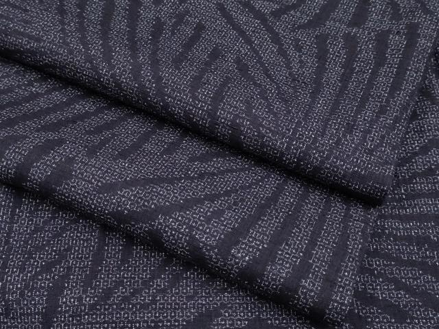平和屋着物●極上 本場結城紬 重要無形文化財 100亀甲 舞葉尽くし 濃紺地 逸品 CYAA4139s6
