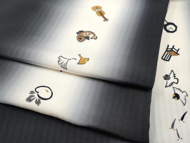 平和屋着物●極上 小紋 動物楽器玩具文 暈し染め 黒地 逸品 CYAA4385s6