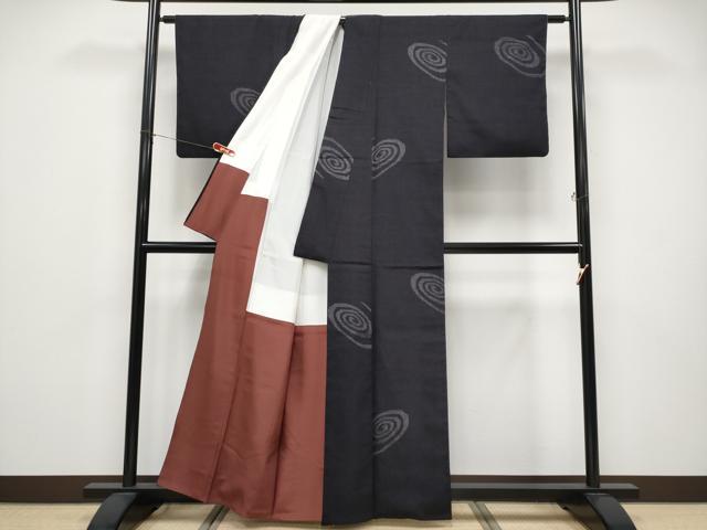 平和屋本店●極上 本場結城紬 重要無形文化財 100亀甲 渦巻き 黒地 証紙付き 逸品 CYAA4581s6