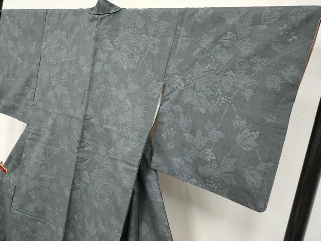 平和屋着物●極上 本場結城紬 重要無形文化財 100亀甲 枝花文 墨色地 逸品 CYAA4686s6