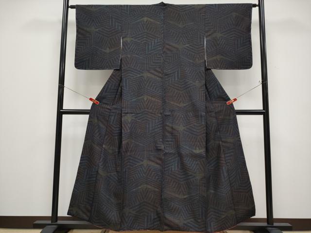 平和屋着物●極上 本場結城紬 重要無形文化財 80亀甲 幾何学文様 黒地 逸品 CYAA4777s6