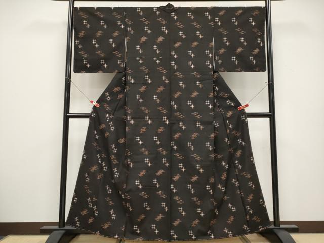 平和屋本店●極上 国指定重要無形文化財 本場久米島紬 草木染 泥染め 手織 松原ヨシ作 証紙付き 逸品 未使用 CYAA5057s6