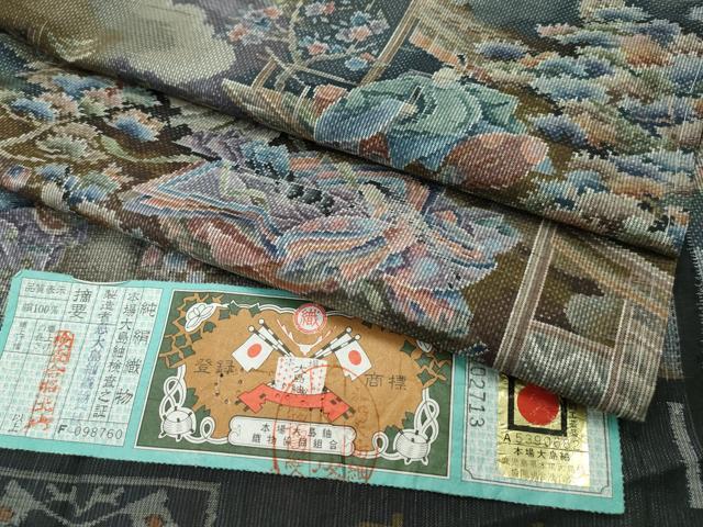 平和屋本店■極上 白泥染の第一人者・絣の魔術師 恵積五郎 本場大島紬 恵大島織物 総絣 人物風景文 十二単 証紙付 逸品 未使用 CZAA1803s5