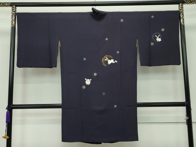 平和屋本店■極上 道中着 ロング丈 刺繍 雪輪兎文 金彩 黒紅色地 逸品 CZAA1900s5