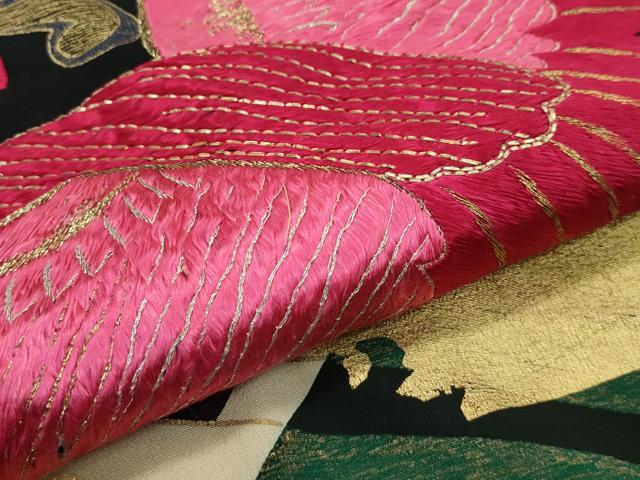 平和屋本店■極上 アンティーク 大正ロマン 振袖 手刺繍 駒刺繍 立波飛鶴紋 黒地 金彩 逸品 CZAA1929s5
