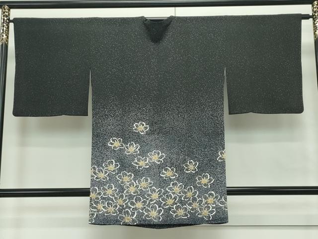 平和屋本店■極上 人間国宝 森口華弘 蒔糊友禅 蒔糊散らし 道行コート ロング丈 舞花文 黒地 鈴乃屋扱い 逸品 CZAA1955s5