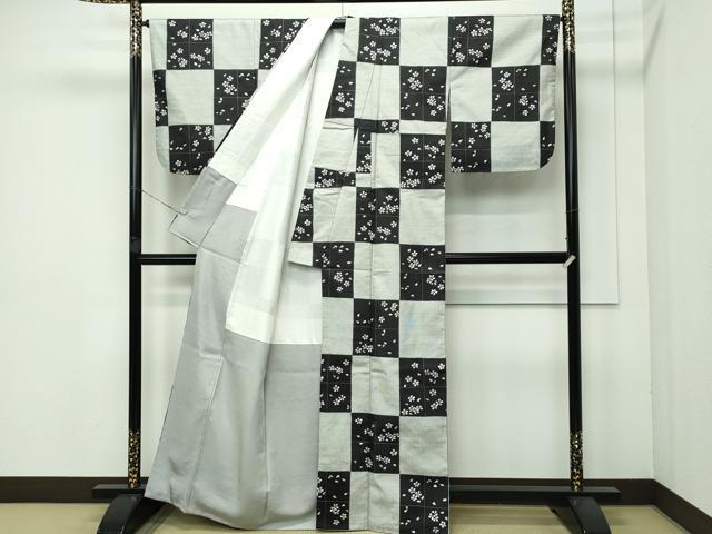 平和屋本店●極上 本場大島紬 尾峨佐 刺繍 刺し子 市松舞花文 大島紬巨匠謹製 証紙付き 逸品 CZAA5785s6