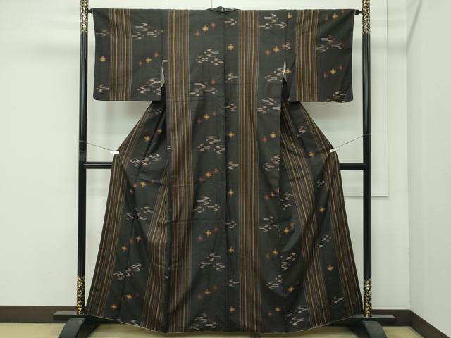 平和屋着物●極上 国指定重要無形文化財 本場久米島紬 手織 逸品 CZAA4620s6