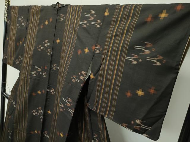 平和屋着物●極上 国指定重要無形文化財 本場久米島紬 手織 逸品 CZAA4620s6