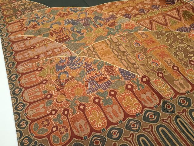 平和屋本店●極上 訪問着 総刺繍 中国三大刺繍 スワトウ相良刺繍 更紗人物花文 金彩 鬼しぼ縮緬 黒緑色地 逸品 未使用 CZAA5018s6