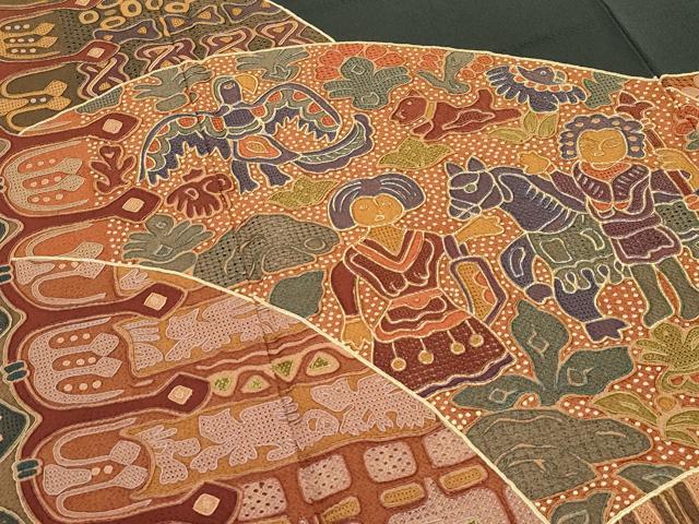 平和屋本店●極上 訪問着 総刺繍 中国三大刺繍 スワトウ相良刺繍 更紗人物花文 金彩 鬼しぼ縮緬 黒緑色地 逸品 未使用 CZAA5018s6
