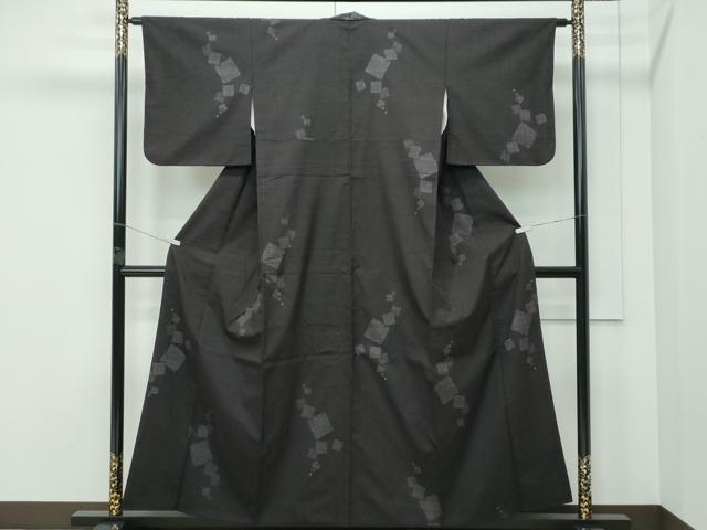 平和屋着物●極上 本場結城紬 重要無形文化財 100亀甲 飛び亀甲柄 色紙重ね文様 檳榔子染色地 逸品 CZAA5212s6