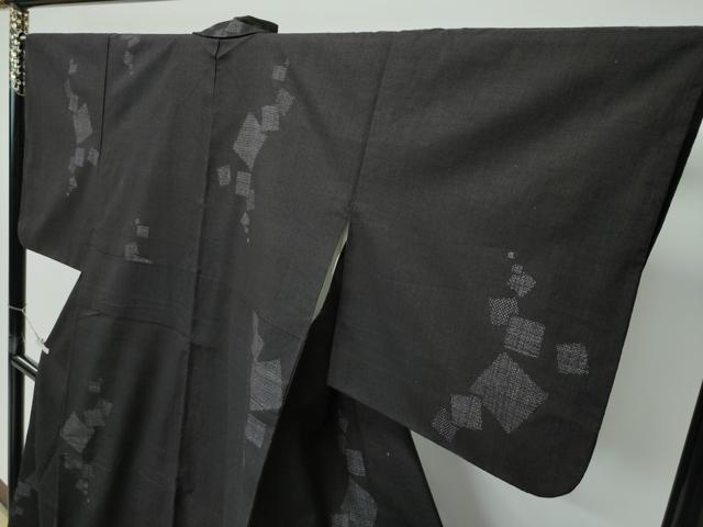 平和屋着物●極上 本場結城紬 重要無形文化財 100亀甲 飛び亀甲柄 色紙重ね文様 檳榔子染色地 逸品 CZAA5212s6