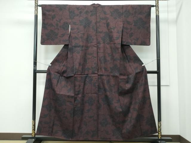 平和屋着物●極上 本場結城紬 重要無形文化財 アンサンブル 100亀甲 更紗唐草文 黒地 羽織紐付き 逸品 CZAA5227s6