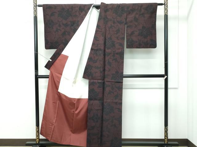 平和屋着物●極上 本場結城紬 重要無形文化財 アンサンブル 100亀甲 更紗唐草文 黒地 羽織紐付き 逸品 CZAA5227s6