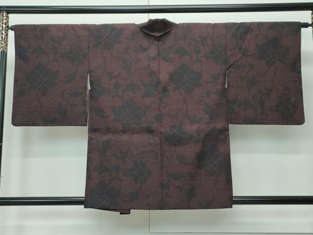 平和屋着物●極上 本場結城紬 重要無形文化財 アンサンブル 100亀甲 更紗唐草文 黒地 羽織紐付き 逸品 CZAA5227s6