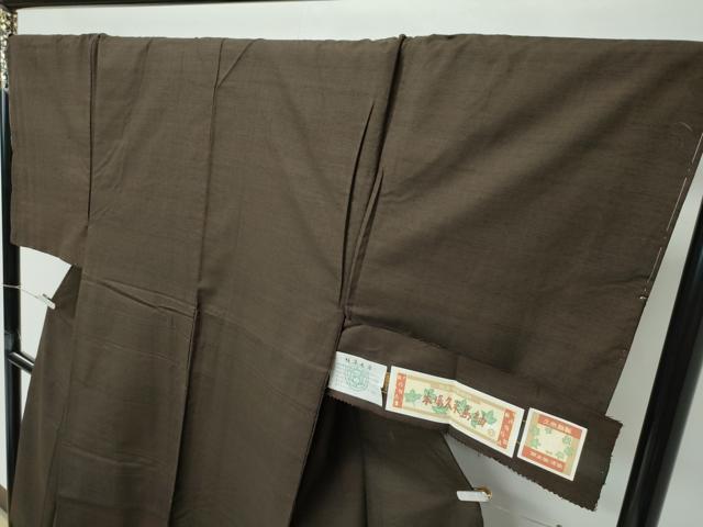 平和屋着物●極上 男性 国指定重要無形文化財 本場久米島紬 純草木染 泥染 手織 涅色 証紙付き 逸品 未使用 CZAA5268s6