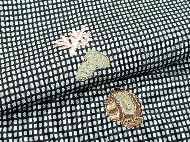平和屋着物●極上 江戸小紋 総刺繍 桃太郎 角通し 黒地 金糸 逸品 CZAA5389s6