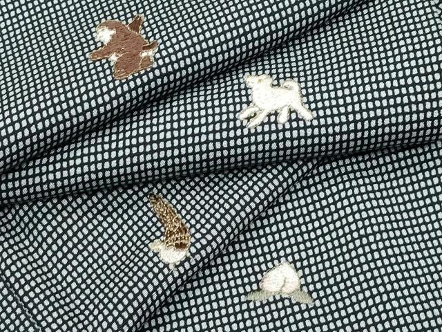 平和屋着物●極上 江戸小紋 総刺繍 桃太郎 角通し 黒地 金糸 逸品 CZAA5389s6