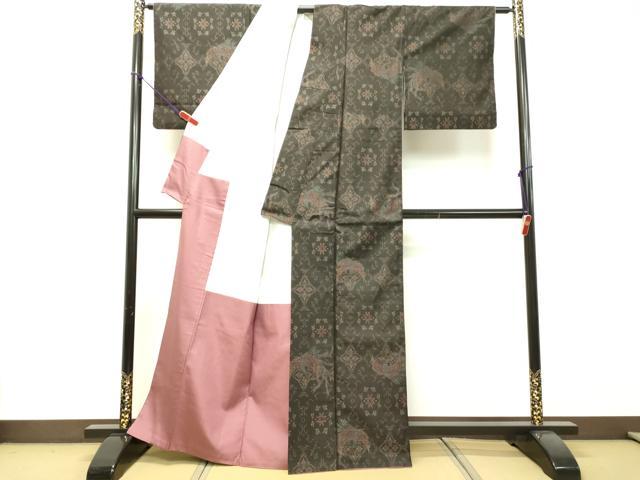 平和屋着物●本場大島紬 古代染色純泥染 鳳凰花文 証紙付き 正絹 逸品 DAAR4369tw