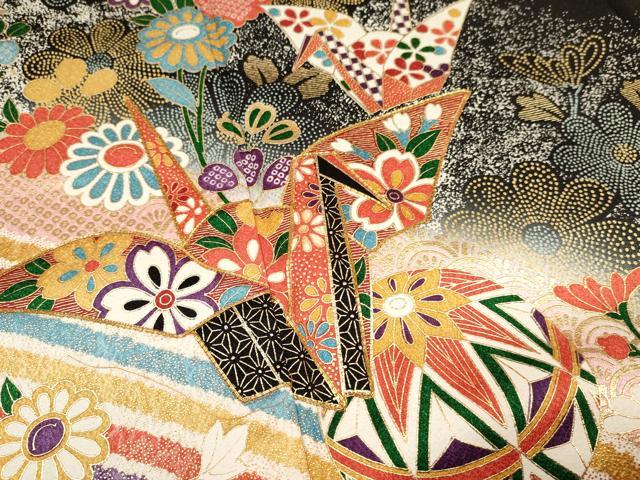 平和屋着物∵女の子 十三参り 子供 駒刺繍 折り鶴 鞠花文 暈し染め 黒地 金彩 逸品 DAAR6478ma