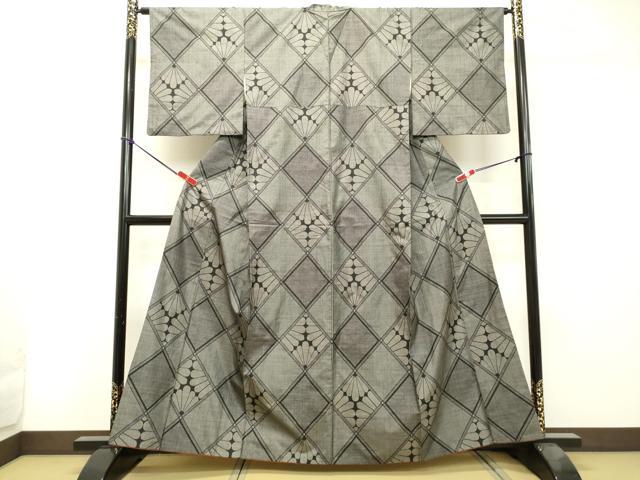 平和屋着物●本場大島紬 7マルキ 150亀甲 花菱文 正絹 逸品 DAAS2349tw