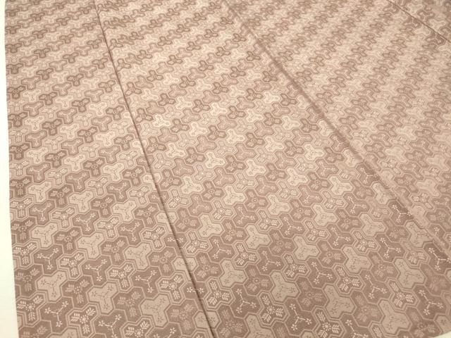 平和屋着物▽上質なお召 色無地 単衣 毘沙門亀甲地紋 梅染色 正絹 逸品 DAAT9214az