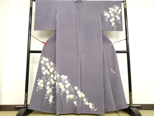 生成り色の縮緬地に四季の花々が艶やかな正絹セミアンティークのお着物です 生成り色の縮緬地に四季の花々が艶やかな正絹セミ