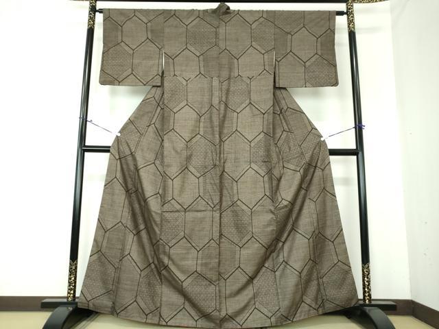 平和屋着物●本場大島紬 9マルキ 亀甲繋ぎ 正絹 逸品 DAAU5264ps