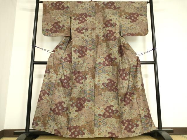 平和屋着物▽上質な紬 単衣 あまちゃづる 薬草染 霞取り吉祥花文 反端付き 正絹 逸品 DAAV5227az