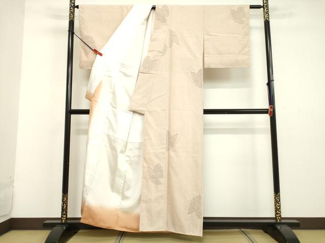 平和屋着物●本場結城紬 重要無形文化財 100亀甲 飛び亀甲柄 舞蝶文 灰梅色地 正絹 逸品 未使用 DAAV8645tw