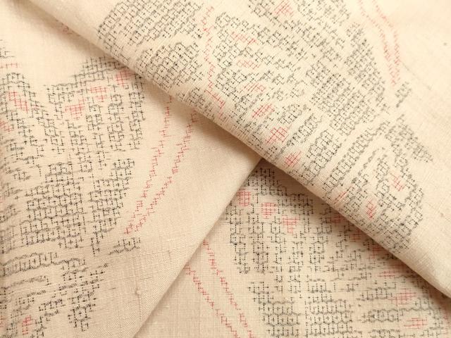 平和屋着物●本場結城紬 重要無形文化財 100亀甲 飛び亀甲柄 舞蝶文 灰梅色地 正絹 逸品 未使用 DAAV8645tw