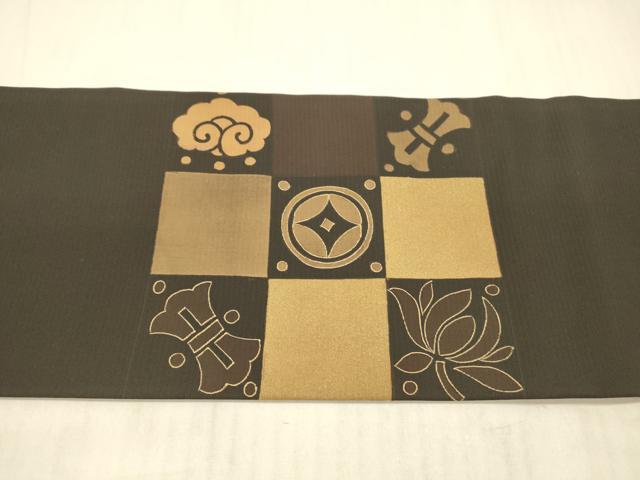 平和屋着物●塩瀬 九寸名古屋帯 宝尽くし草葉文 黒地 金糸 正絹 逸品 DAAX8867cm