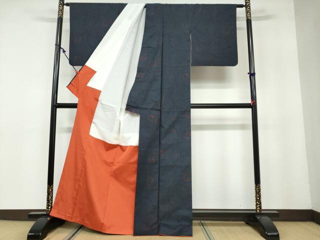 平和屋着物●本場大島紬 7マルキ 唐草文 正絹 逸品 DAAY5821ud