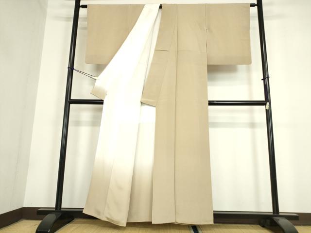 平和屋着物●京都老舗銘店・に志田 色無地 鬼しぼ縮緬 白橡色 正絹 逸品 DAAY9358az