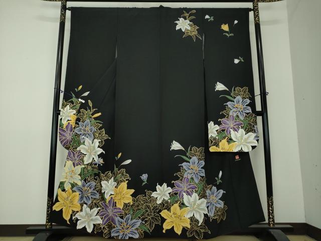 平和屋着物●アーティスト 忠隈眞理子 Mariko London 振袖 百合 黒地 金彩 鈴乃屋扱い 正絹 逸品 DAAZ0637ps