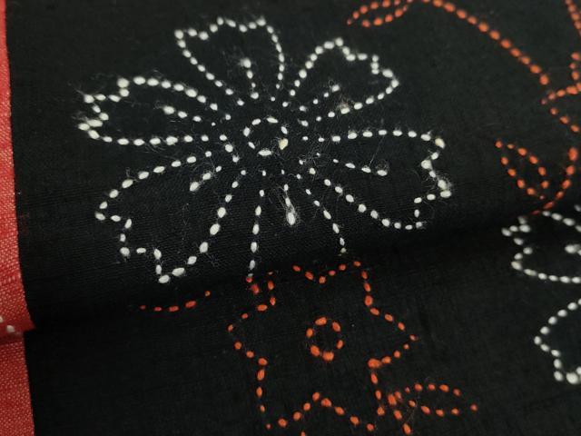 平和屋着物●九寸名古屋帯 作家物 紬地 刺し子 総刺繍 草花文 黒地 正絹 逸品 DABA1825ps