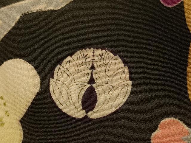 平和屋着物●アンティーク 大正ロマン 振袖 駒刺繍 御所車花文 黒地 金彩 正絹 逸品 DABA8984du