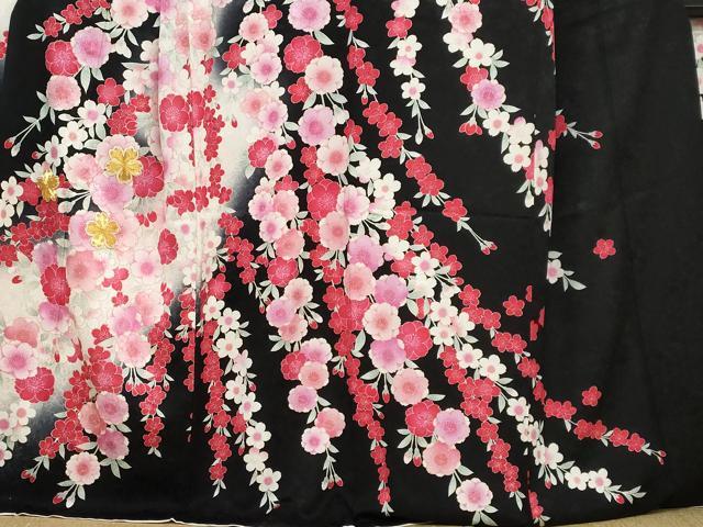 平和屋着物●豪華振袖 駒刺繍 枝垂れ草花文 黒地 金彩 正絹 逸品 DABC2446ud