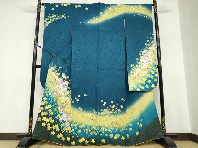 平和屋着物●豪華振袖 駒刺繍 手毬草花文 暈し染め 金彩 正絹 逸品 DABC2741ud