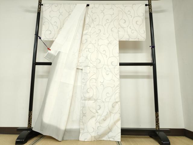 平和屋着物●本場大島紬 白大島 9マルキ 唐草文 正絹 逸品 DABC2802ud