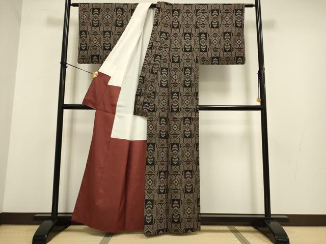 平和屋着物■本場大島紬 7マルキ 格子花松文 正絹 逸品 DABC7617ya