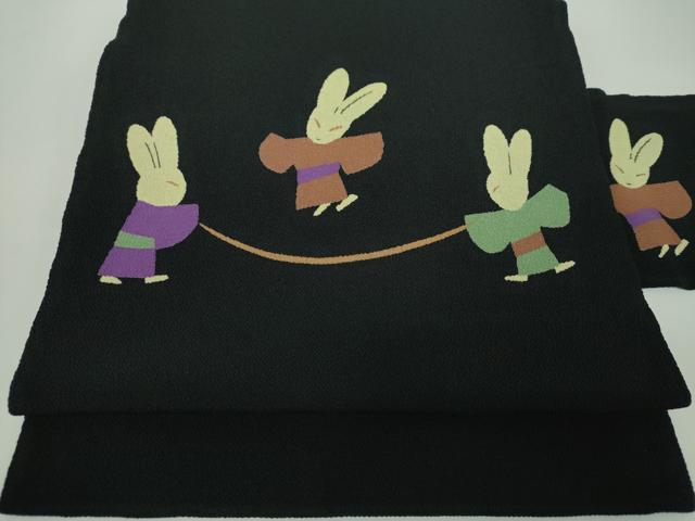 平和屋着物●九寸名古屋帯 兎 縄跳び 黒地 鬼しぼ縮緬 正絹 逸品 DABD1973ps