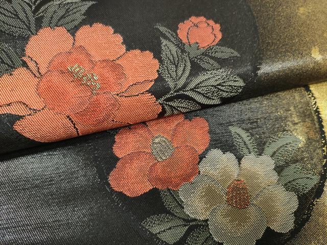 平和屋着物●西陣 しらえ織物謹製 名古屋帯 帯反物 秀麗 椿花丸文 牡丹 黒地 引箔 証紙付き 逸品 未使用 DABD8453zzz