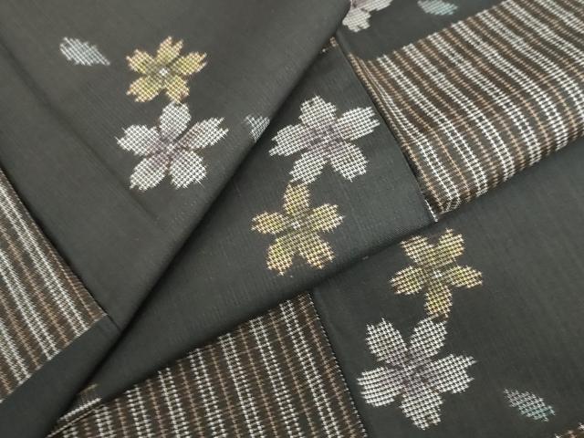 平和屋着物●本場大島紬 9マルキ 舞桜格子文 正絹 逸品 未使用 DABD9042ud
