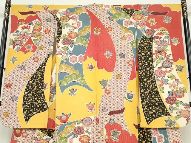 平和屋着物●和染紅型 栗山紅型 栗山吉三郎 振袖 宝尽くし吉祥草花文 金通し地 正絹 逸品 DABD9409ud