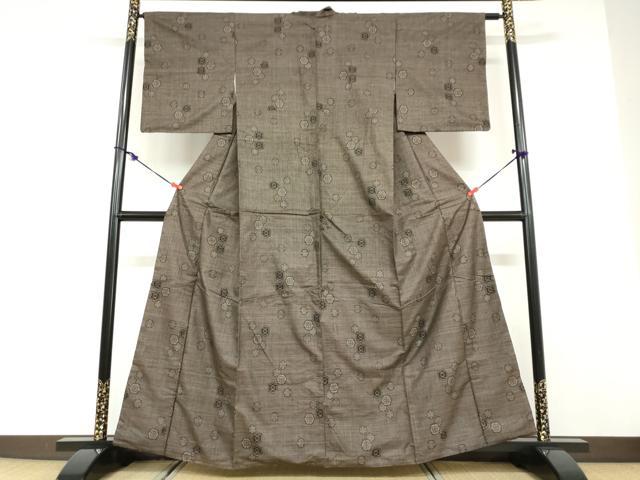 平和屋着物●本場大島紬 160亀甲 舞花文 正絹 逸品 DABD9452ud