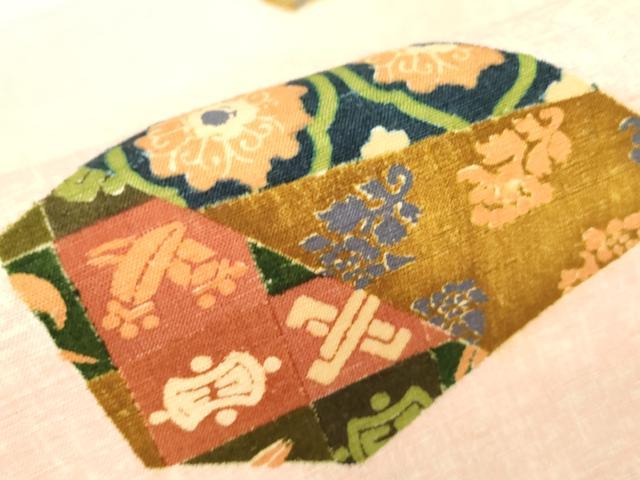 平和屋着物▽上質な小紋 単衣 紬地 名物裂花切嵌め文様 正絹 逸品 未使用 DABE4545az