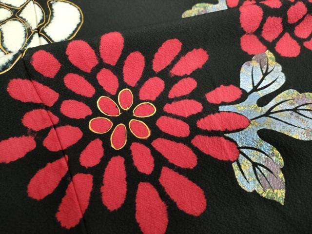 平和屋着物●豪華振袖 舞花文 黒地 金彩 正絹 逸品 DABE5650ps