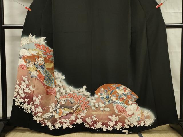 平和屋着物■豪華黒留袖 駒刺繍 地紙孔雀花文 暈し染め 金彩 正絹 逸品 DABF0954ya